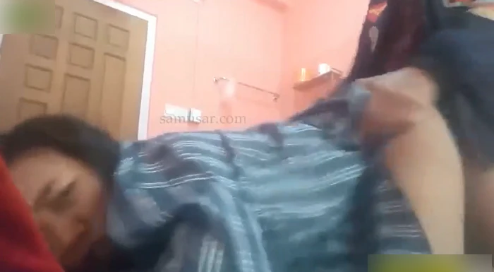 မောင်လေး အခန်းကို သွားအလိုးခံတဲ့ မမ